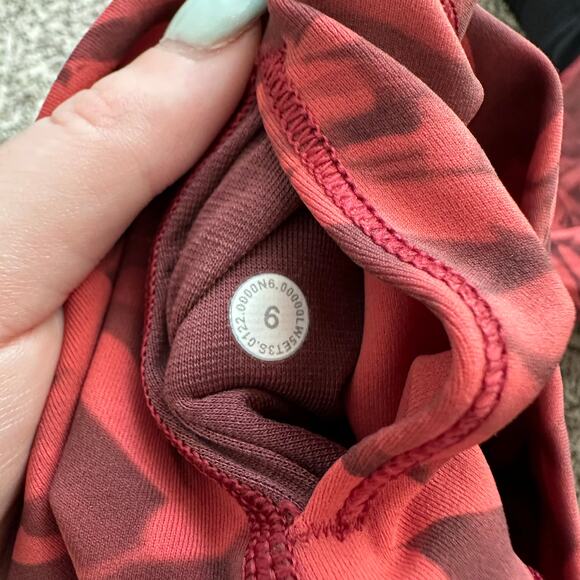 Lululemon pink & maroon floral leggings size 6 - Picture 6 of 9